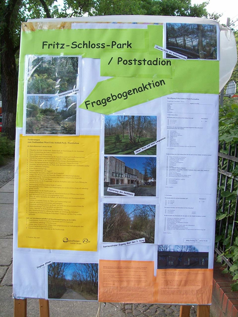 Ausstellungstafel des B-Ladens mit Fragebogen zu Wünschen für den Fritz-Schloß-Park und das Poststadion